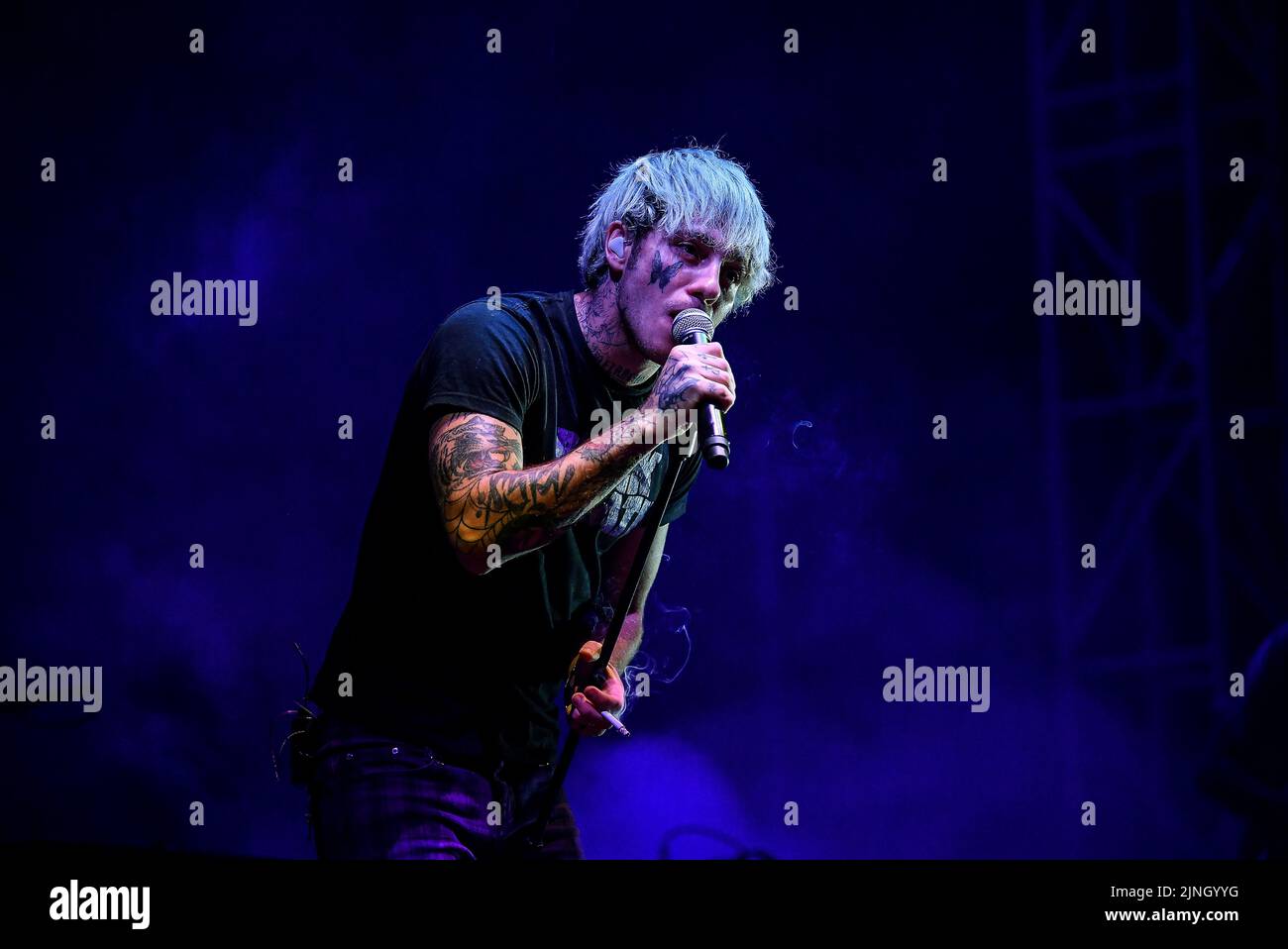 Alghero, Italy. 10th Aug, 2022. Chiello during Madame e Chiello in Tour - Estate 2022, Italian singer Music Concert in Alghero, Italy, August 10 2022 Credit: Independent Photo Agency/Alamy Live News Stock Photo