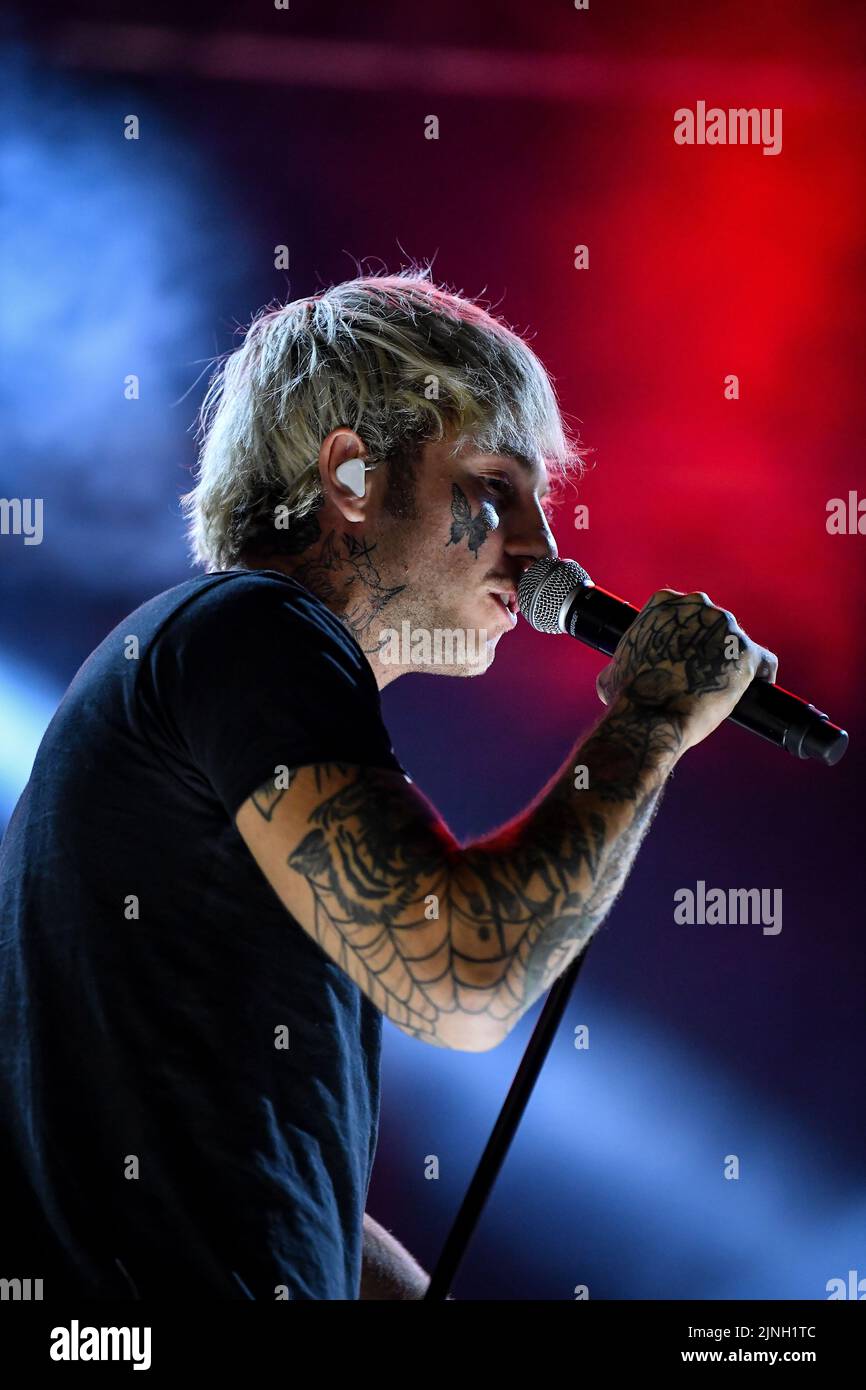 Alghero, Italy. 10th Aug, 2022. Chiello during Madame e Chiello in Tour - Estate 2022, Italian singer Music Concert in Alghero, Italy, August 10 2022 Credit: Independent Photo Agency/Alamy Live News Stock Photo