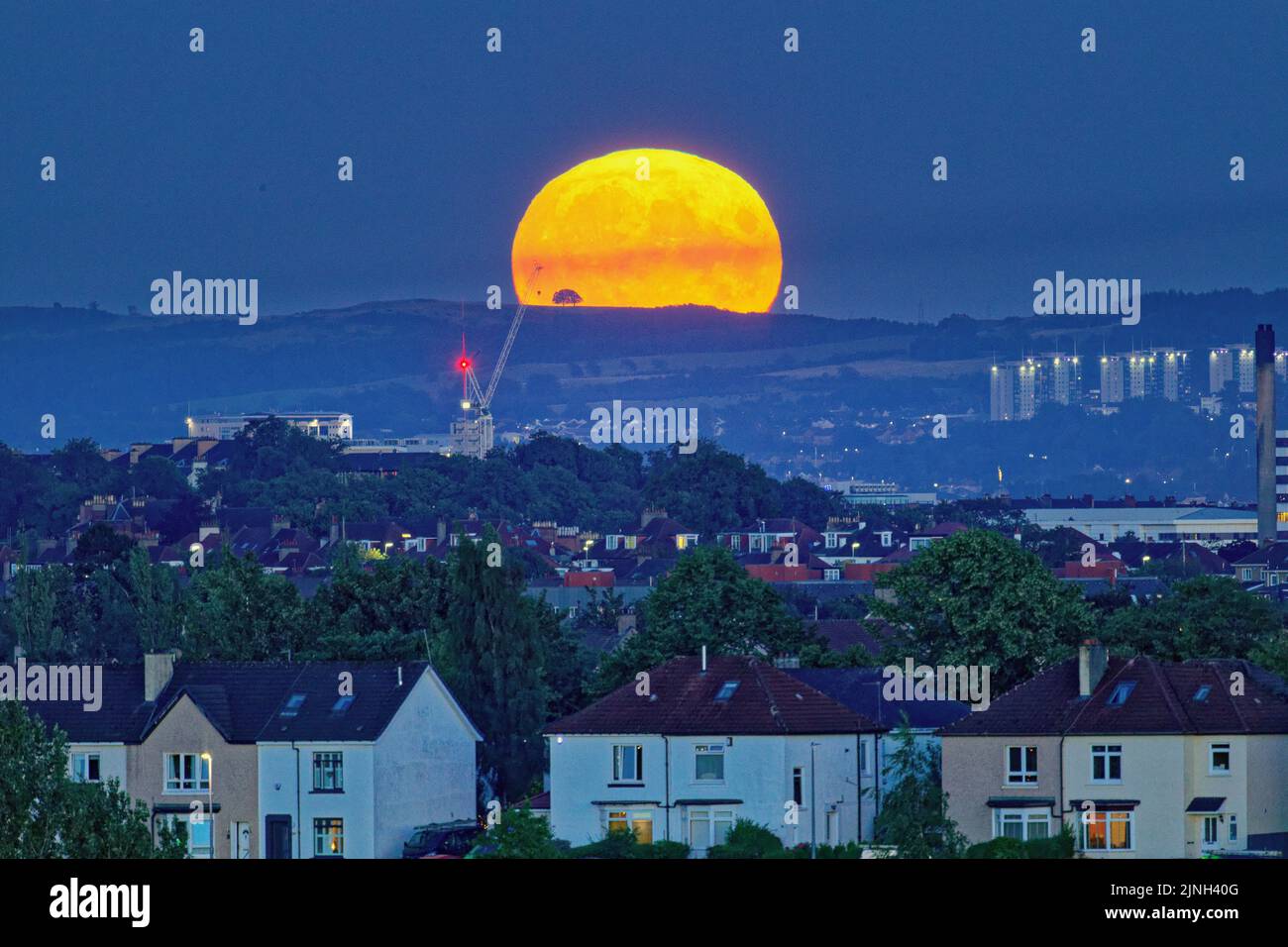 Glasgow, Scotland, UK 11th August, 2022. UK Weather Sunny weather saw