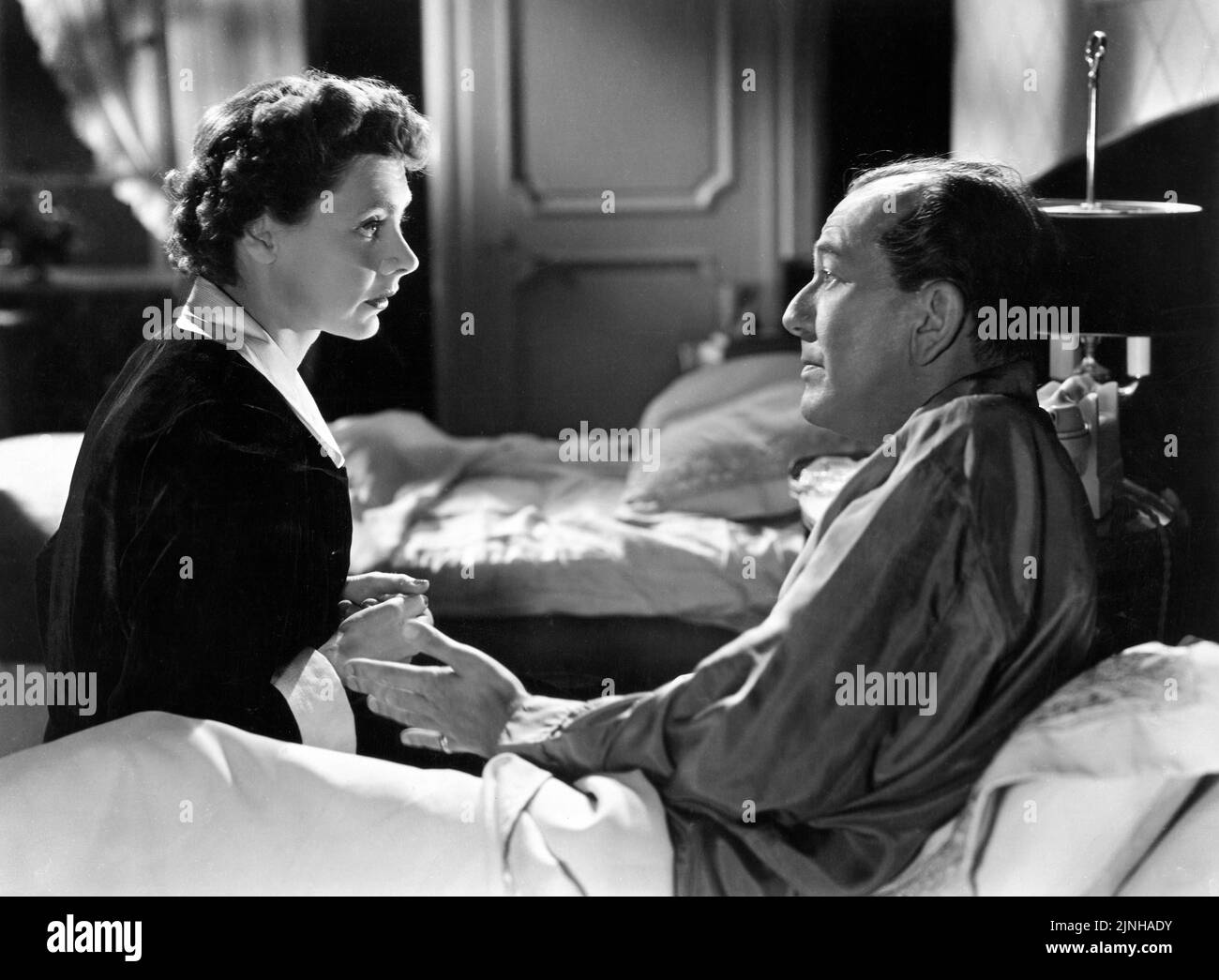 Celia Johnson, Noel Coward, on-set of the British Film, 'The Astonished Heart', General Film Distributors, Universal Pictures, 1950 Stock Photo