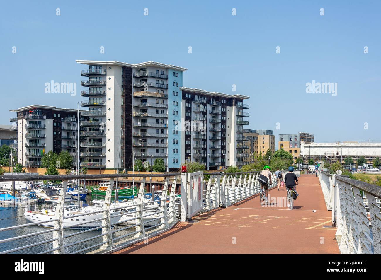 Footbridge from Penarth to Cardiff Marina, City of Cardiff (Caerdydd), Wales (Cymru), United Kingdom Stock Photo