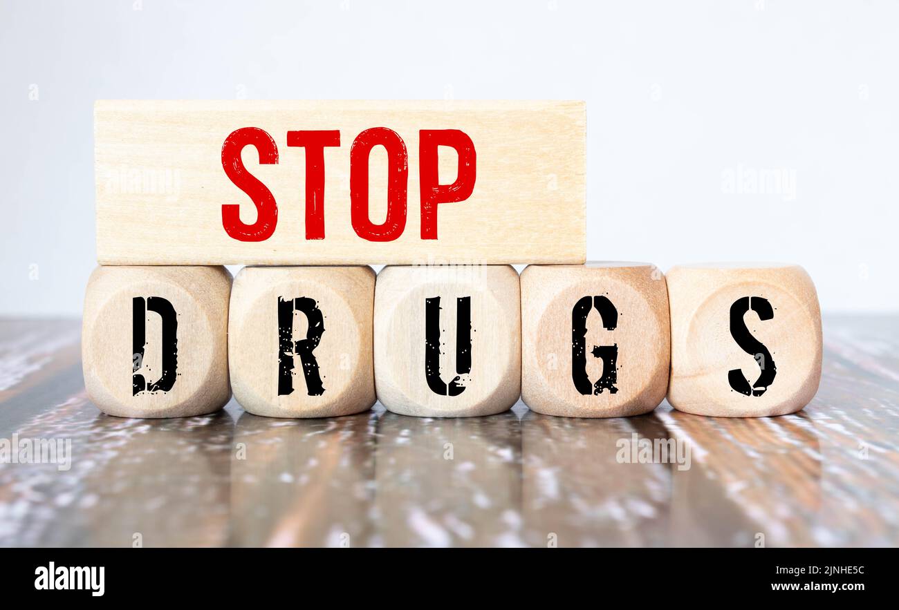 Red pill capsules, syringe injection and bubble speech with text STOP DRUGS. Stock Photo