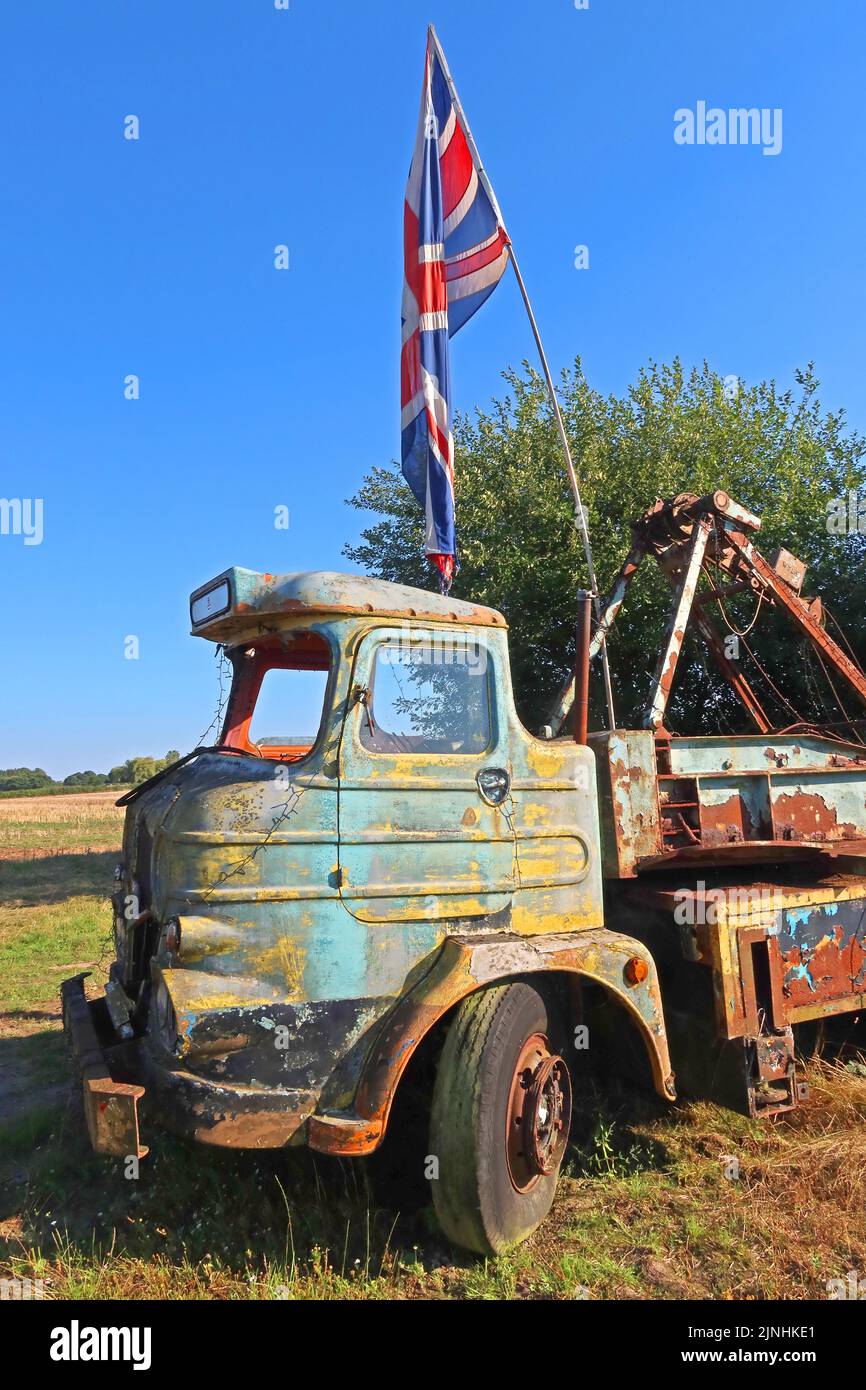 Decaying old Foden truck in Heath Lane, Northwich, Cheshire, England, UK, CW8 4RH, with Union flag Stock Photo