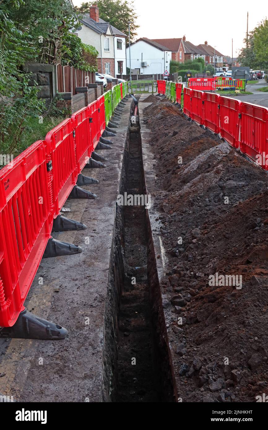 Cadent laying new gas main and distribution infrastructure, on Bradshaw Lane, Grappenhall/Thelwall, Warrington, Cheshire, England, UK, WA4 Stock Photo