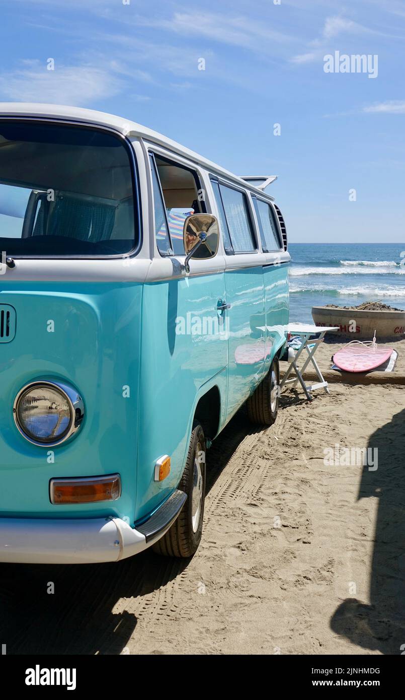 Vw bus beach hi res stock photography and images Alamy