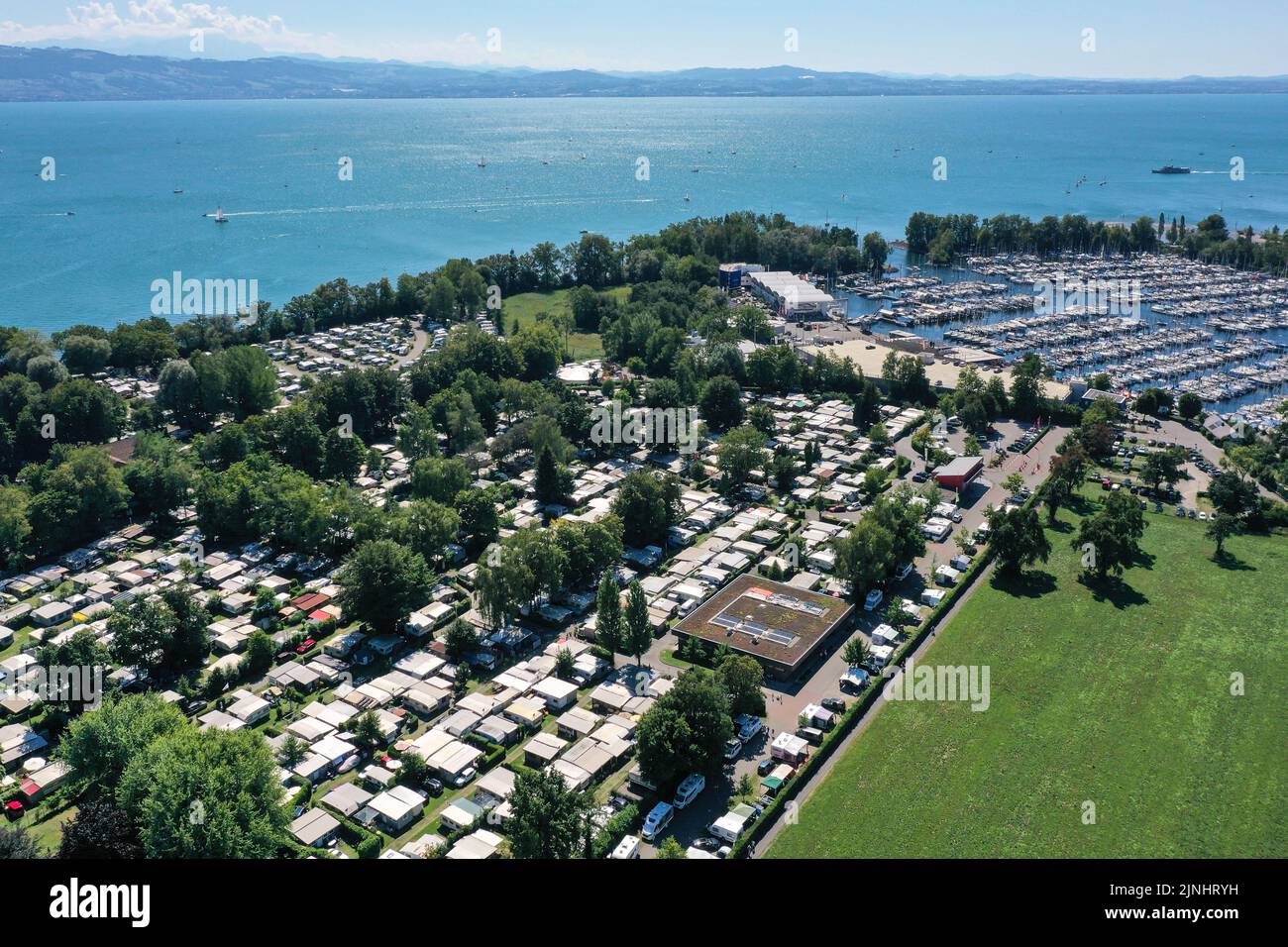 Gohren Am Bodensee, Germany. 09th Aug, 2022. Hundreds of tents and caravans  are parked at the camping park in Gohren on Lake Constance. Many campsites  at Lake Constance are fully booked or