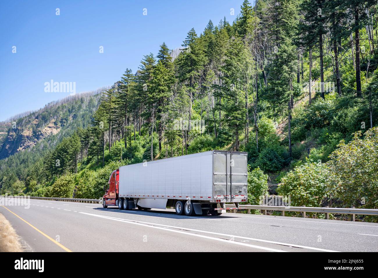 Reefer Big Rig Commercial hauler red big hi-res stock photography and images - Alamy