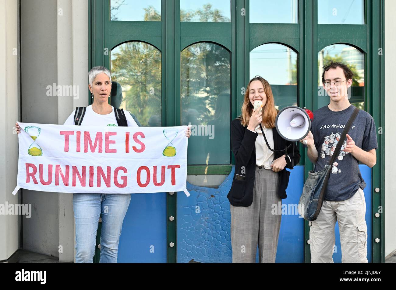 Vienna, Austria. 12th Aug, 2022. Fridays for Future protest in front of the Climate Ministry in Vienna. Credit: Franz Perc/Alamy Live News Stock Photo