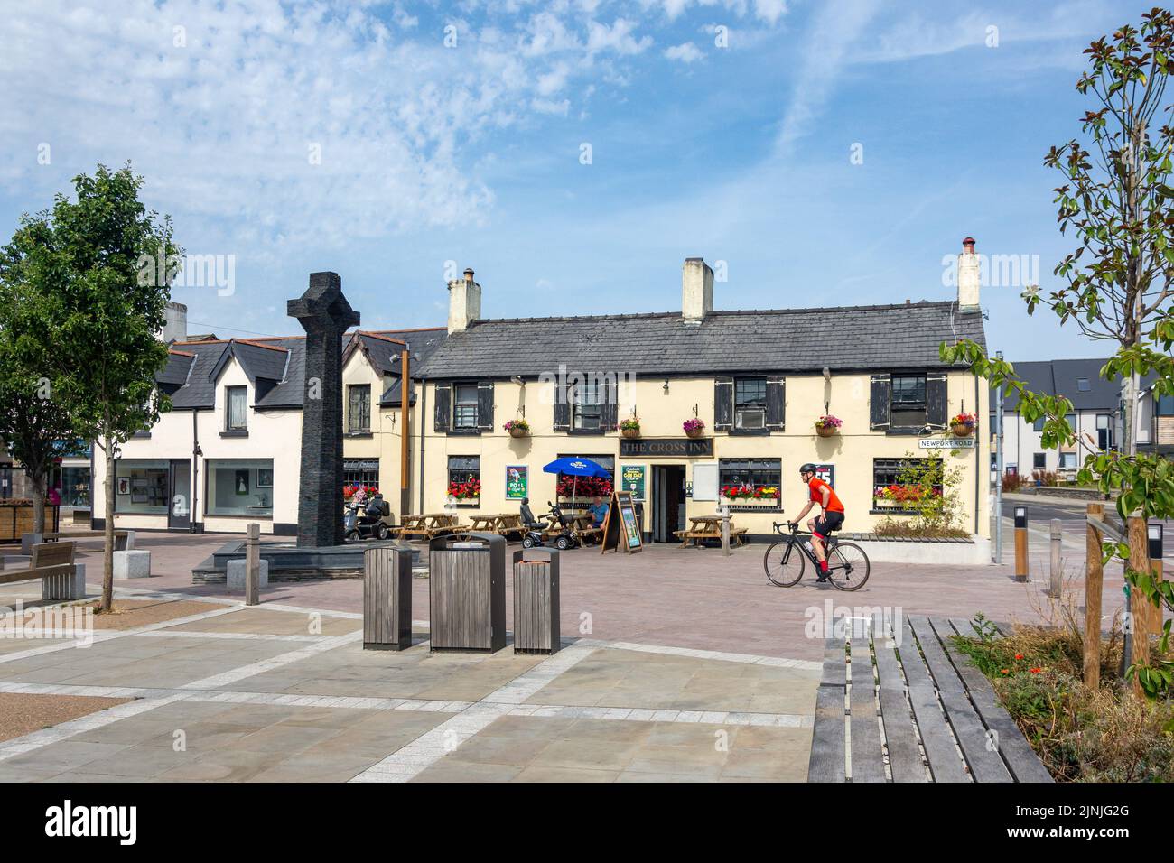 Caldicot Cross and The Cross Inn, Newport Road, Caldicot, Monmouthshire, Wales (Cymru), United Kingdom Stock Photo