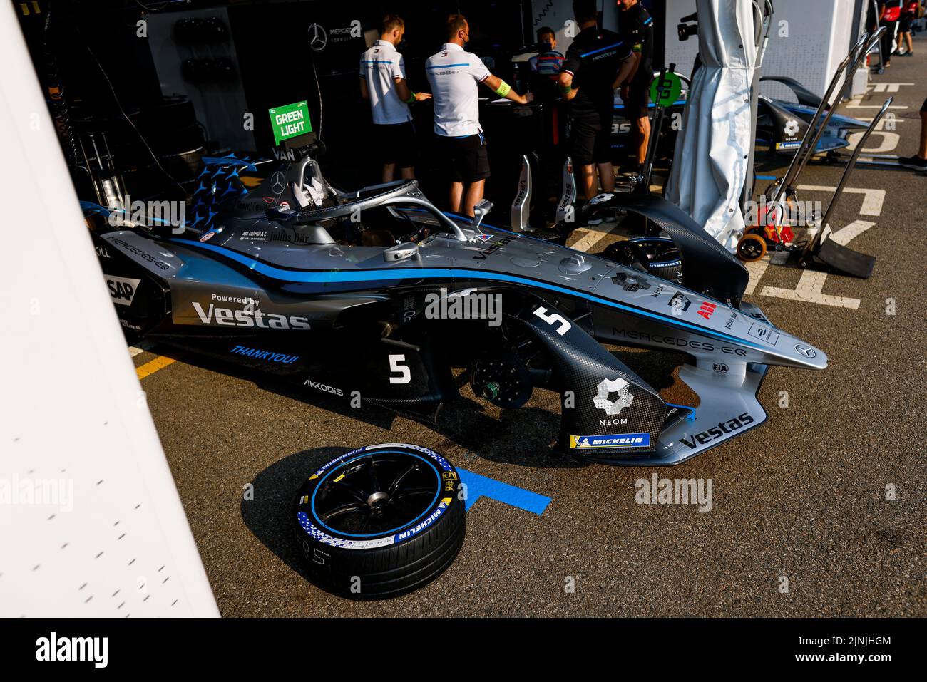 05 Vandoorne Stoffel (bel), Mercedes-EQ Silver Arrow 02, ambiance during the 2022 Seoul ePrix, 10th meeting of the 2021-22 ABB FIA Formula E World Championship, on the Seoul Street Circuit from August 12 to 14, in Seoul, South Korea - Photo Julien Delfosse / DPPI Stock Photo