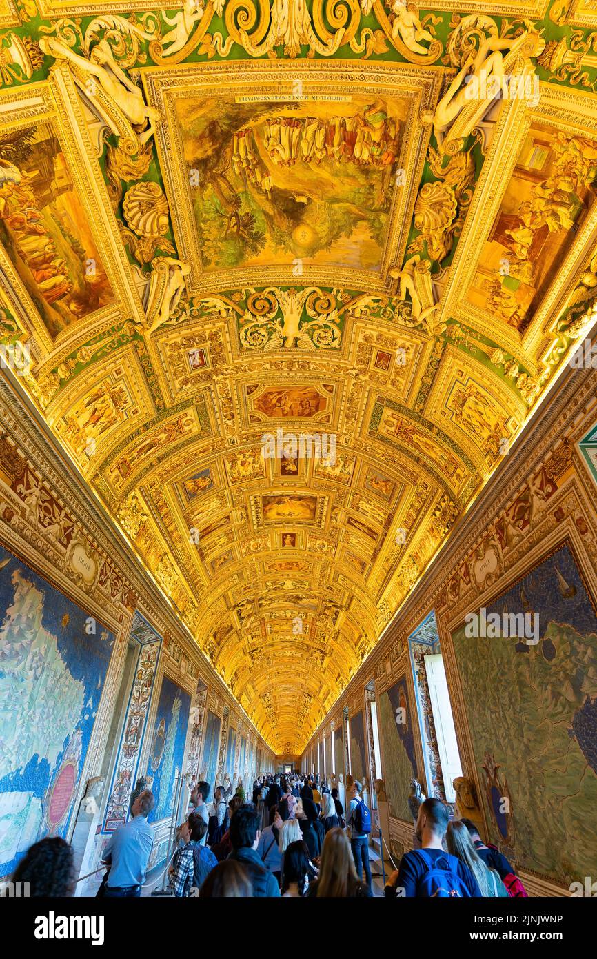 The gallery of maps in Vatican - The Gallery Of Maps In Vatican Museum Rome 2JNJWNP