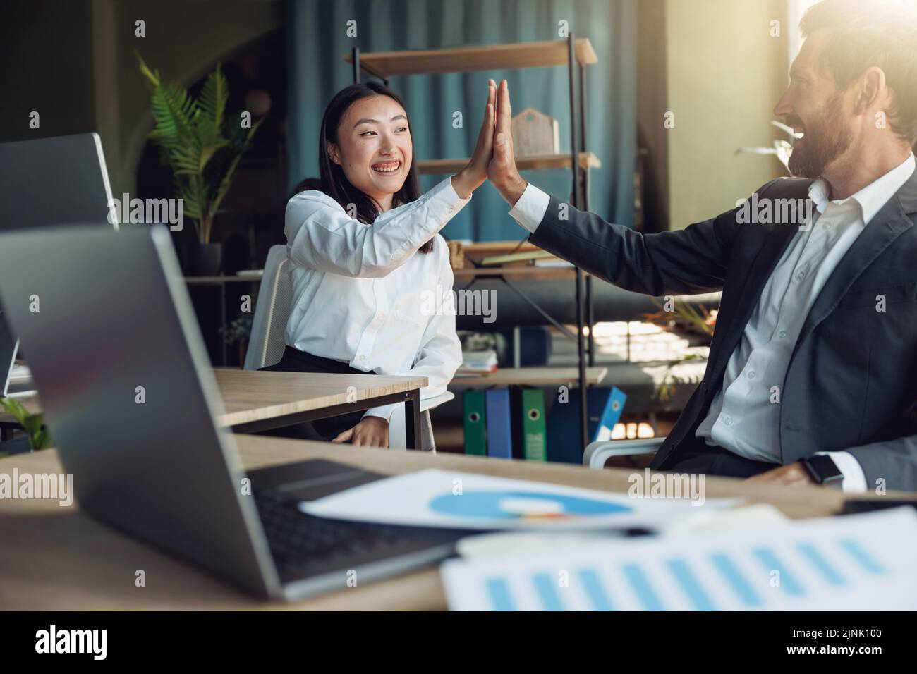 Engineering hands shake work hi-res stock photography and images - Alamy