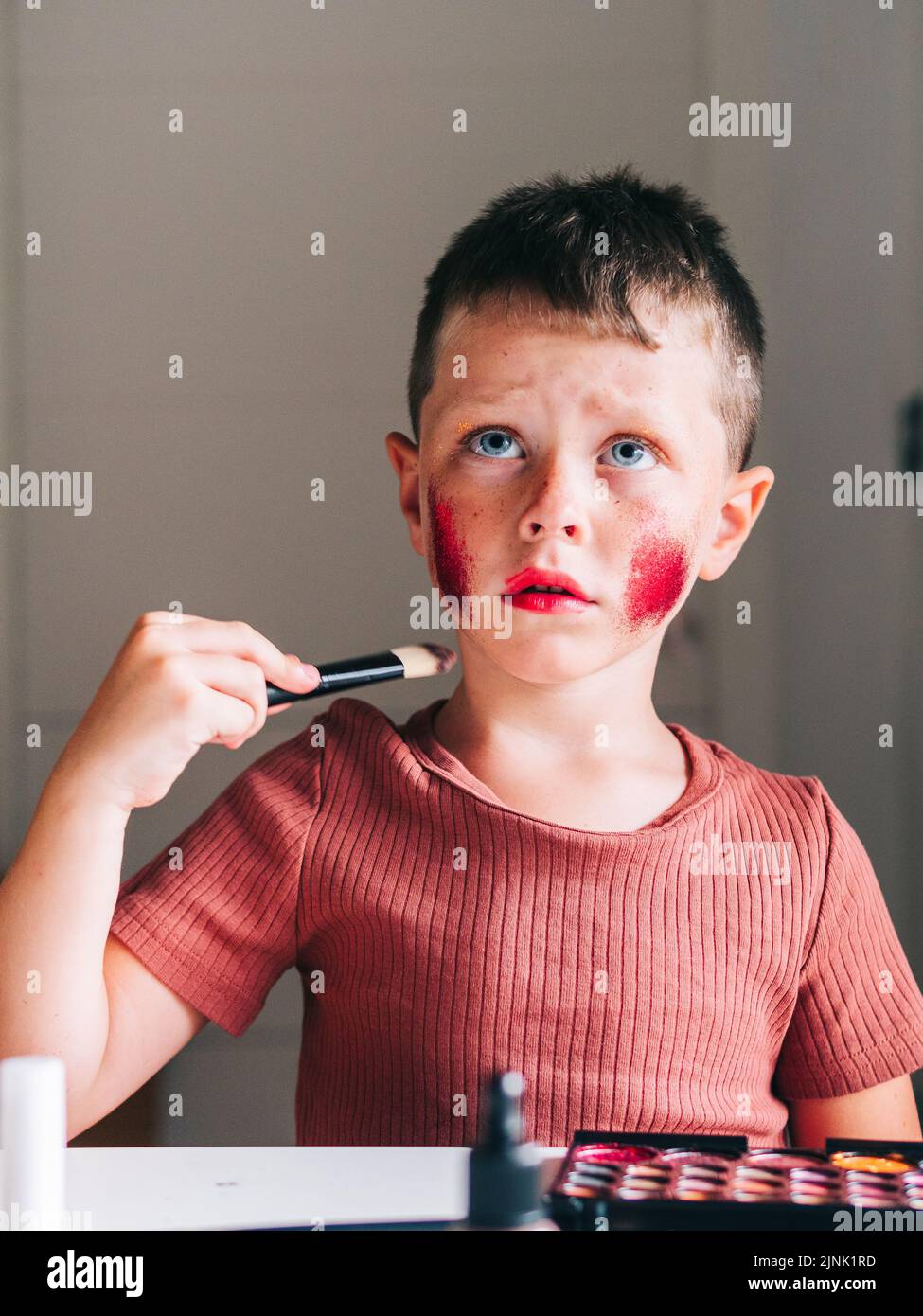 spade Manhattan Lære Kids play makeup hi-res stock photography and images - Alamy
