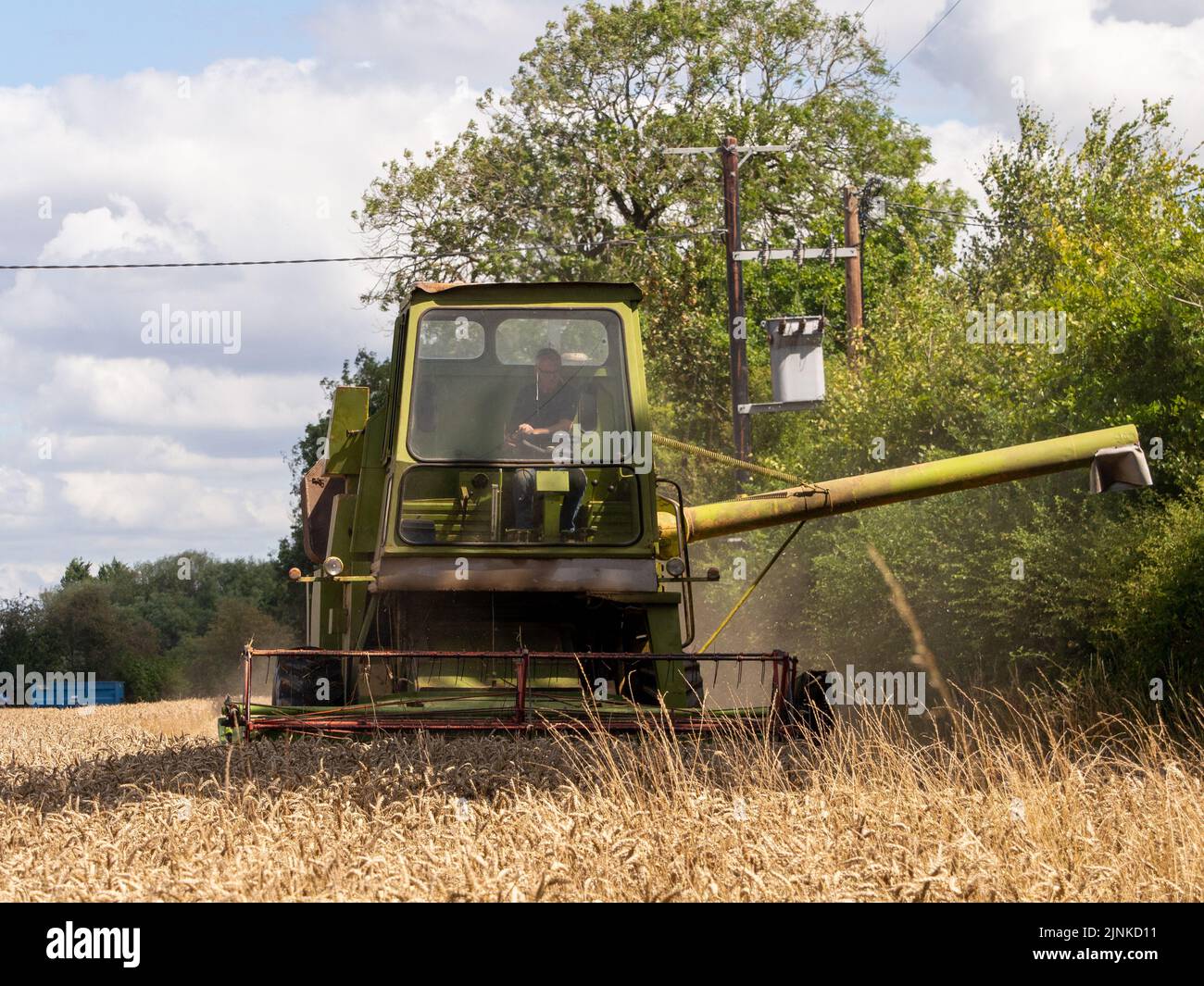 Pickmere Cheshire, August 4th 2022. Farmer taking advantage of the very