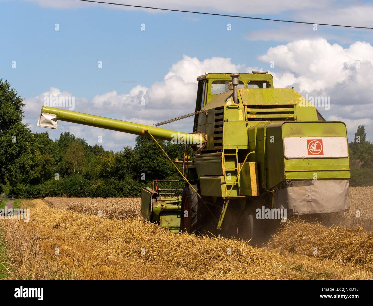 Pickmere Cheshire, August 4th 2022. Farmer taking advantage of the very