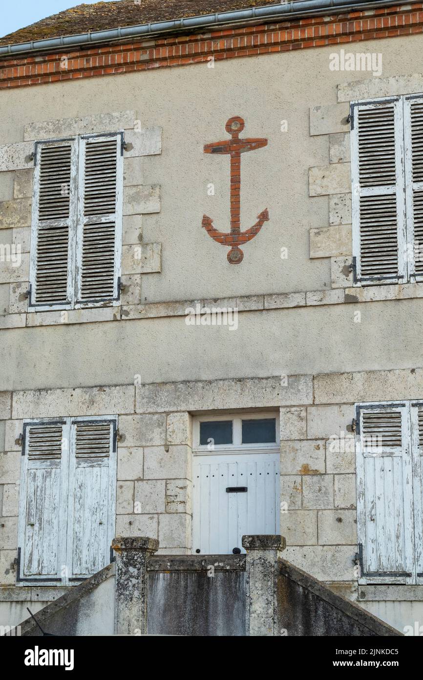 France, Loiret, Loire Valley listed as World Heritage by UNESCO, Sully sur Loire, marine anchor on a house facade, Quai des Mariniers // France, Loire Stock Photo