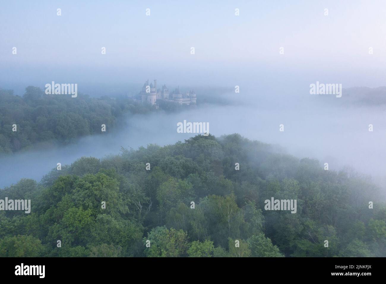 France, Oise, Picardie, Pierrefonds, Pierrefonds castle in the mist at sunrise (aerial view) // France, Oise (60), Picardie, Pierrefonds, le château d Stock Photo
