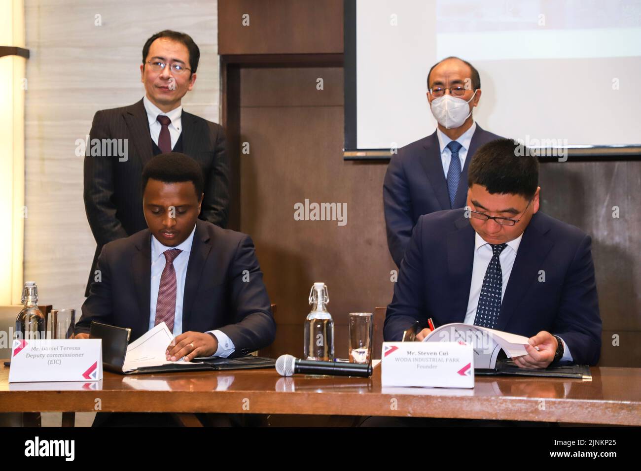 Addis Ababa, Ethiopia. 10th Aug, 2022. Representatives from the Ethiopian Investment Commission (EIC) and China's WODA Metal Industry Private Limited Company (PLC) sign an agreement in Addis Ababa, Ethiopia, on Aug. 10, 2022. The Ethiopian Investment Commission (EIC) on Wednesday signed an agreement with China's WODA Metal Industry Private Limited Company (PLC) and its partners to build an industrial park in Ethiopia. Credit: Michael Tewelde/Xinhua/Alamy Live News Stock Photo