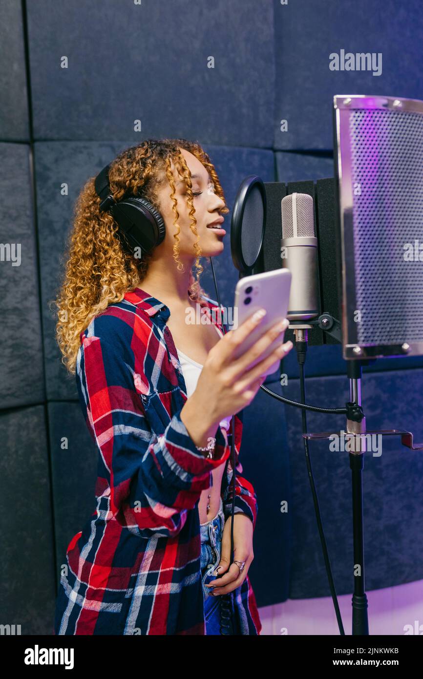 American female singers hires stock photography and images Alamy