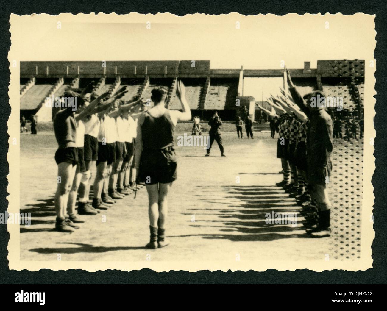 Europa, Ukraine, im 2. Weltkrieg, Charkow,  Fußballspiel im Stadion, wahrscheinlich 1943, originaler Text : ....mal gegen Groß-Deutschland , fotografiert von dem Pionier Bruno Feltz .  /  Europe, Ukraine, Kharkiv , in WW II ,  football match in the stadium , probably 1943 , original text :  ...times against Greater Germany , photographer : pioneer Bruno Feltz . Stock Photo