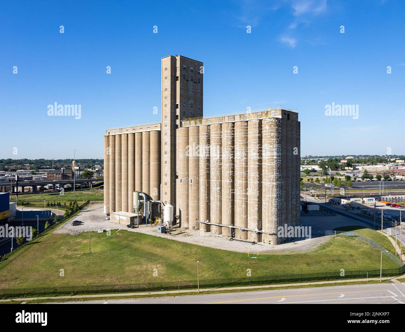 Grain elevator in Midtown St. Louis Stock Photo Alamy