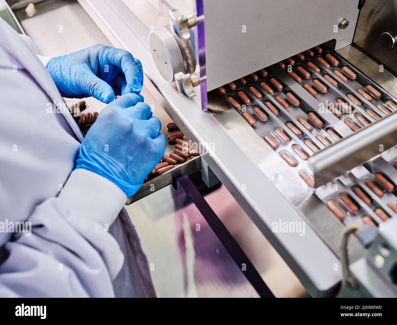 production, employees, quality control, pharmakonzern, productions, employee, quality controls