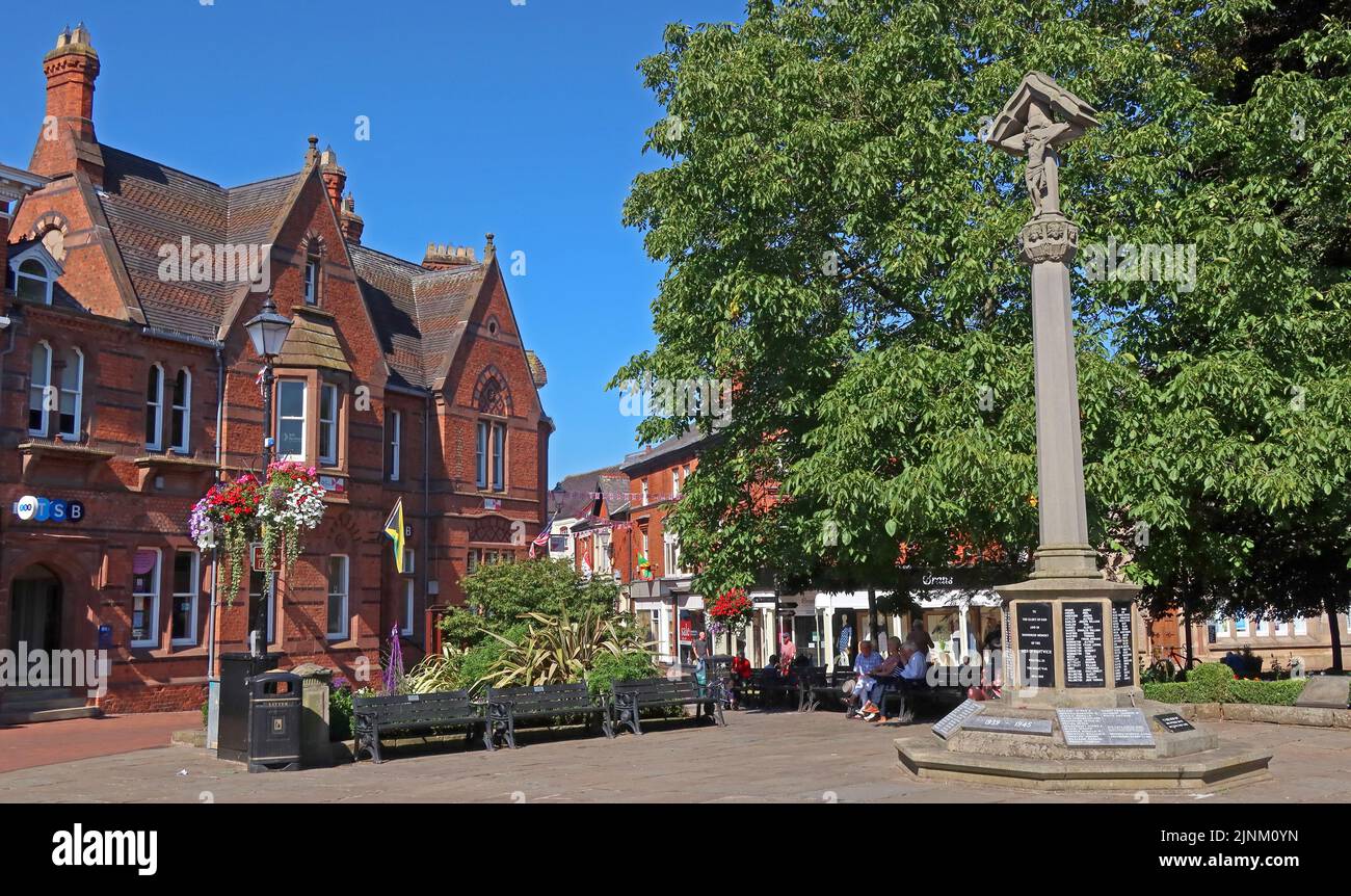 Nantwich cenotaph, in the centre of town, White stone Calvary on an octagonal base. WW2 tablets, The Square, High Street, Nantwich, Cheshire, CW5 5DB Stock Photo