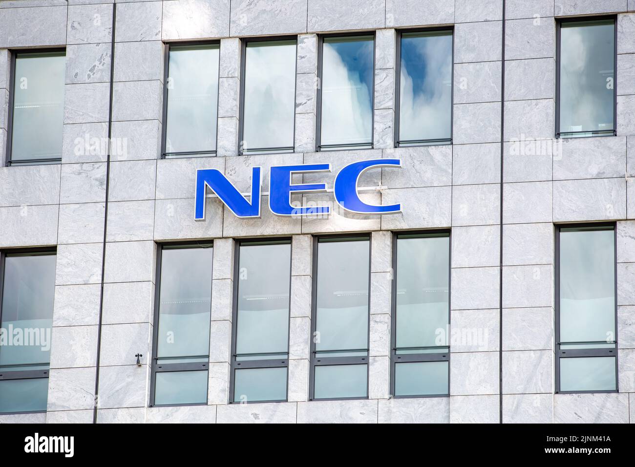 August 12, 2022, Munich, Bavaria, Germany: Der Standort von NEC ( ehemals: Nippon Electric Company / Nippon Denki Kabushiki-gaisha ) am 1. Juli 2020 in München. NEC ist ein multinationaler Konzern, der in der Elektornik tätig ist und verschiedenste Artikel produzieren: Halbleiter, Chips, Supercomputer, PCs, Laptops, Bildschirme, Peripheriegeräte etc. NEC ist Teil der Sumitomo-Gruppe. - NEC Offices in Munich. NEC is a electronics company from Japan. (Credit Image: © Alexander Pohl/Alto Press via ZUMA Press) Stock Photo