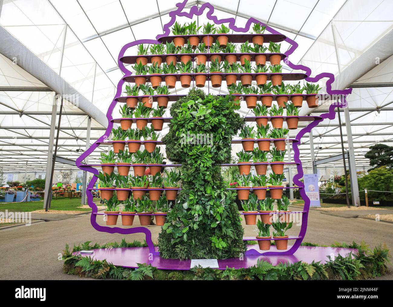 The Queen's Platinum Jubilee plant installation by Simon Lycett