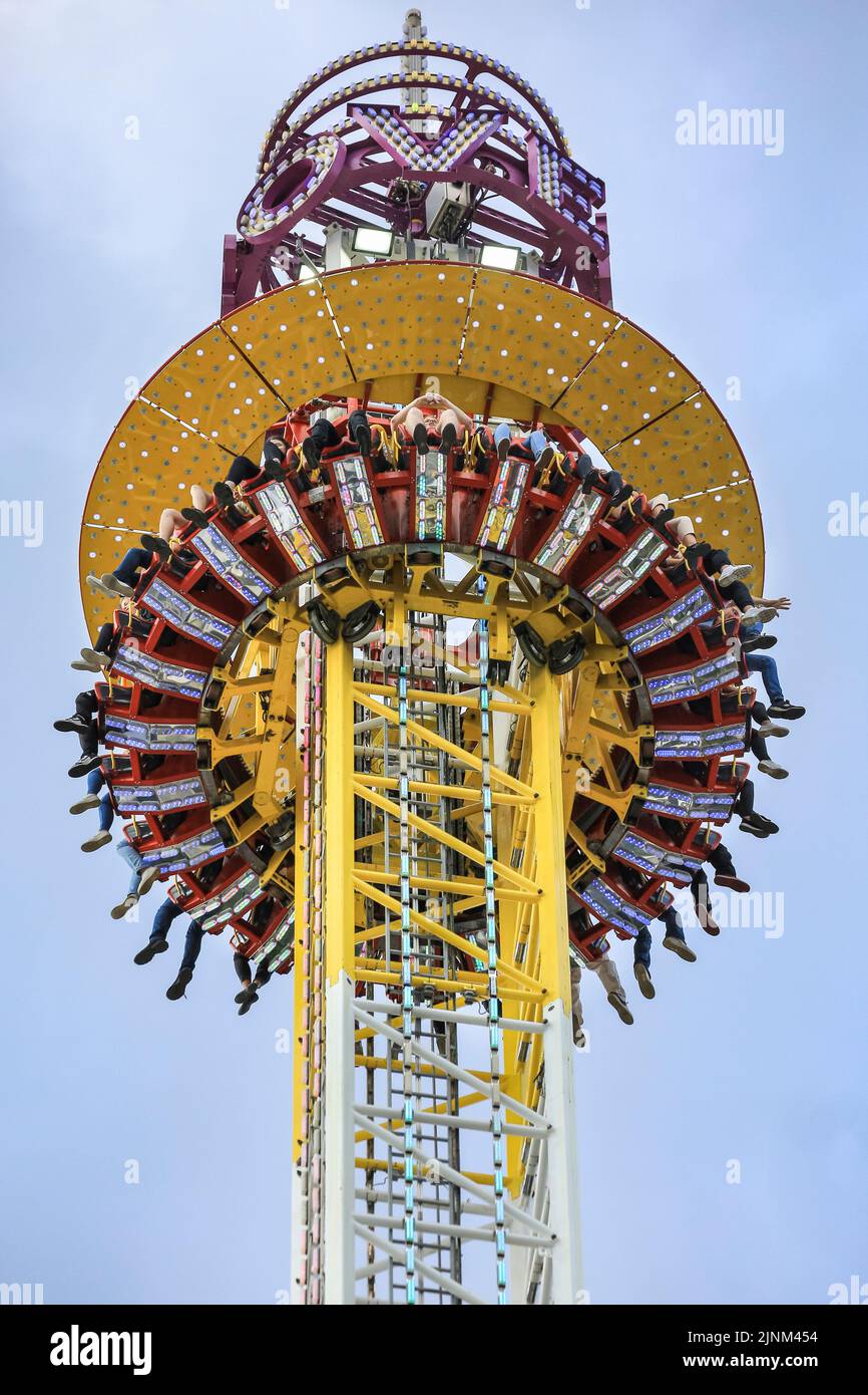 Crange, Herne, NRW, 05th Aug July, 2022. The official opening day of the 2022 Cranger Kirmes, Germany's 3rd largest funfair and the largest of its kin Stock Photo