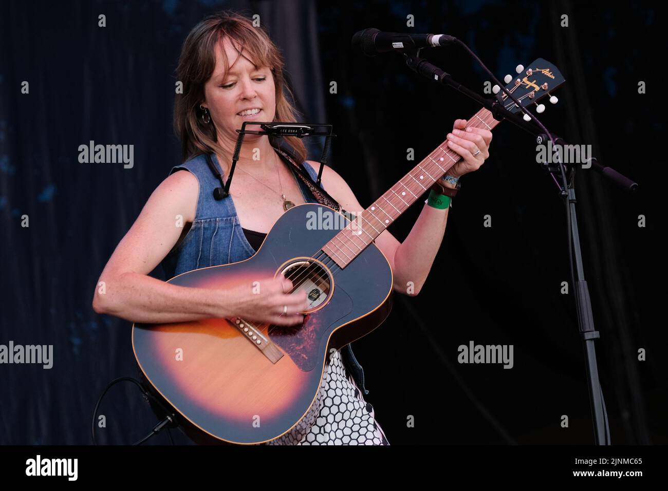 Australian singer 1980 hi-res stock photography and images - Alamy