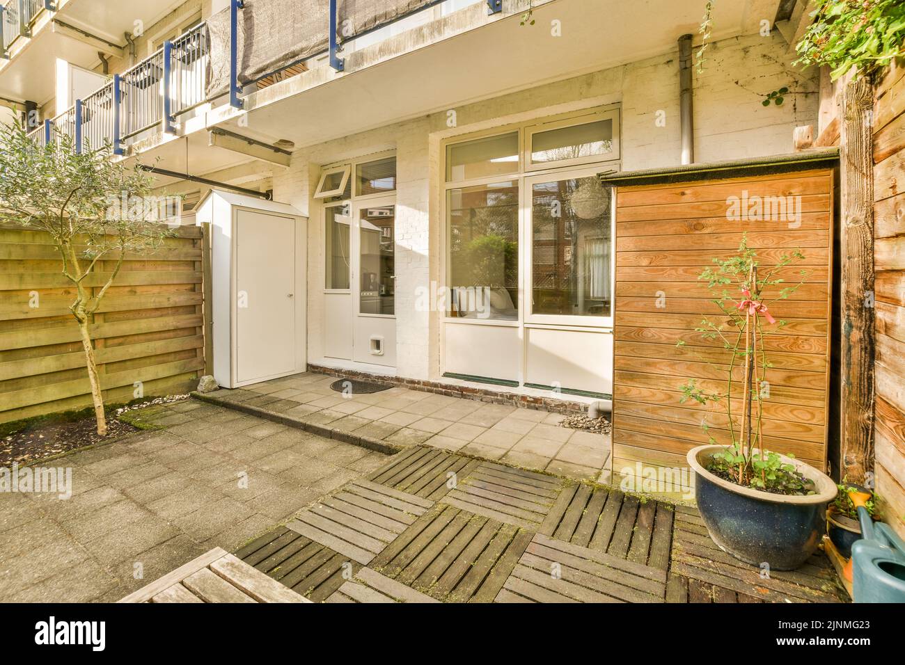 Empty terrace floor modern hi-res stock photography and images - Alamy