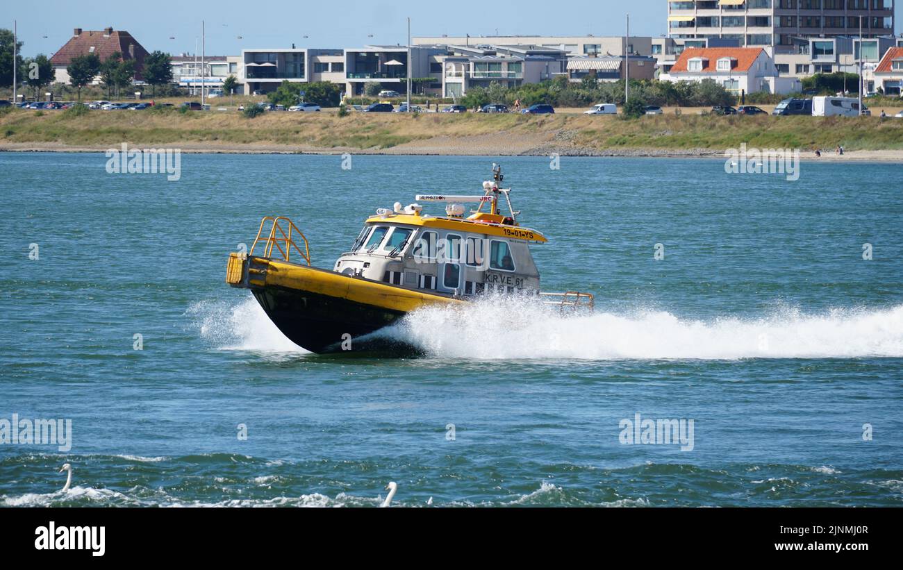 pilot boat full speed Stock Photo Alamy