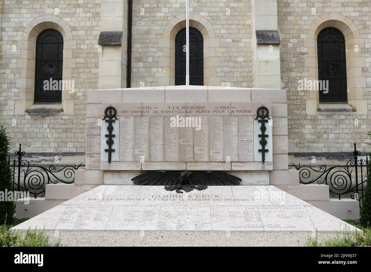 Monument aux Morts. A la mémoire des enfants de Saint-Cloud morts pour la patrie. 1914.1918. Saint-Cloud. Ile-de-France. France. Europe. Stock Photo