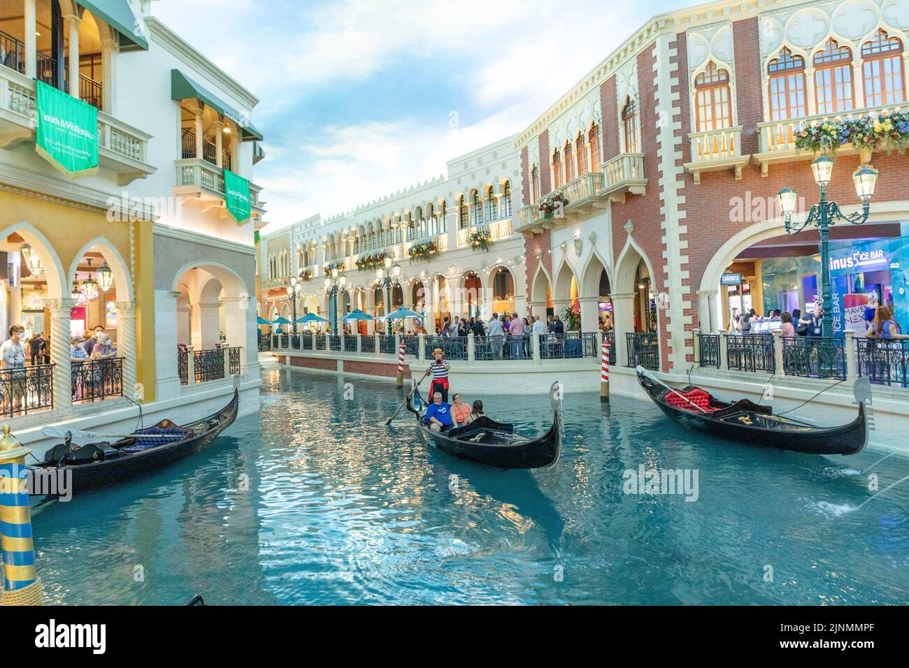 The upscale mall “Grand Canal Shoppes” inside the Venetian Palazzo Hotel  (ceiling is painted!) – Charlotteontheroad