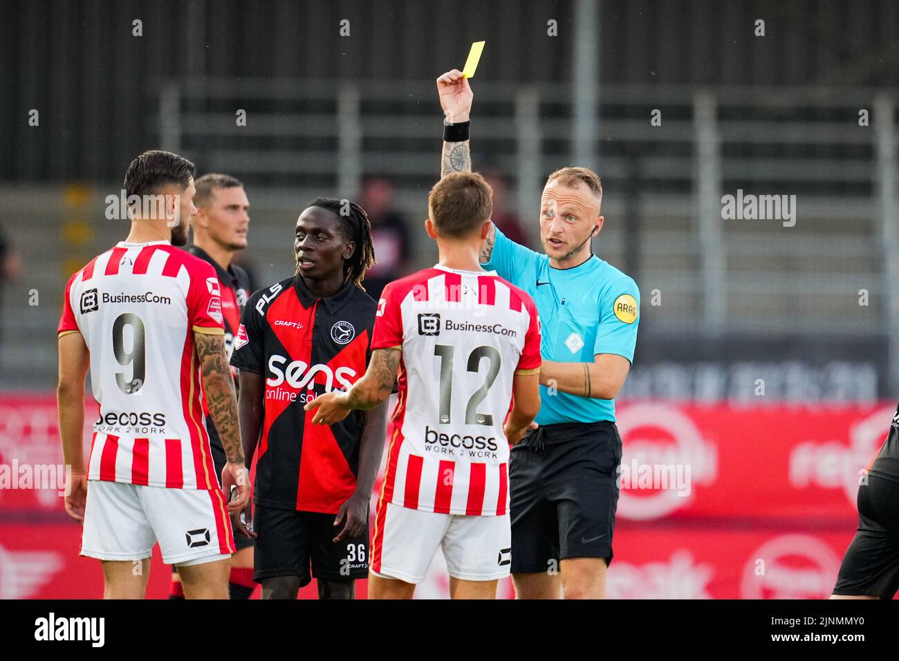 Almere, Netherlands. 12th Aug, 2022. ALMERE, NETHERLANDS - AUGUST 12: Dean van der Sluys of TOP Oss receives a yellow card from referee Nick Smit during the Keukenkampioendivisie match between Almere city FC and TOP OSS at Yanmar stadion on August 12, 2022 in Almere, Netherlands (Photo by Patrick Goosen/Orange Pictures) Credit: Orange Pics BV/Alamy Live News Stock Photo