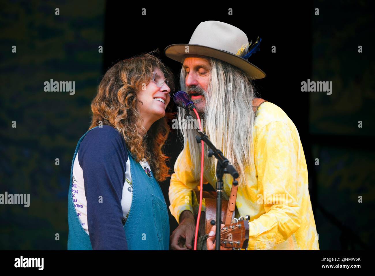 Steve Poltz singing with his wife, Canmore Folk Music Festival, Canmore, Alberta, Canada Stock Photo