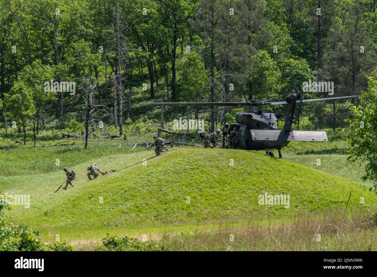 Company B, 1st Battalion, 128th Infantry Regiment, 32nd Infantry Brigade Combat Team and the 1st Battalion, 147th Aviation Regiment and other units from across the Wisconsin National Guard to conduct an air assault mission during annual training June 10 at Fort McCoy, Wis. Stock Photo