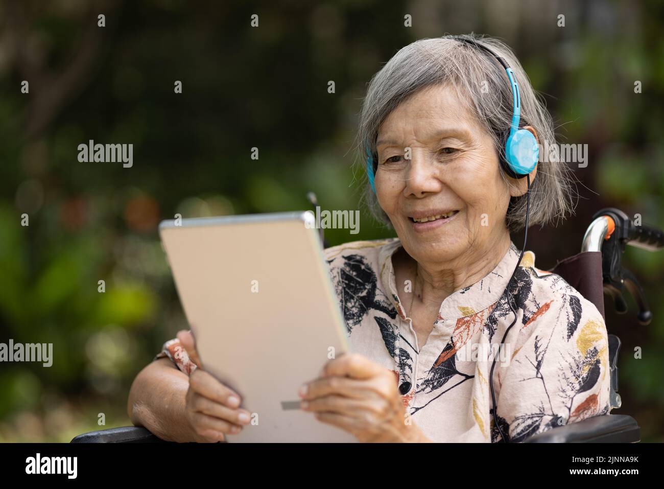 Music therapy in dementia treatment on elderly woman Stock Photo Alamy