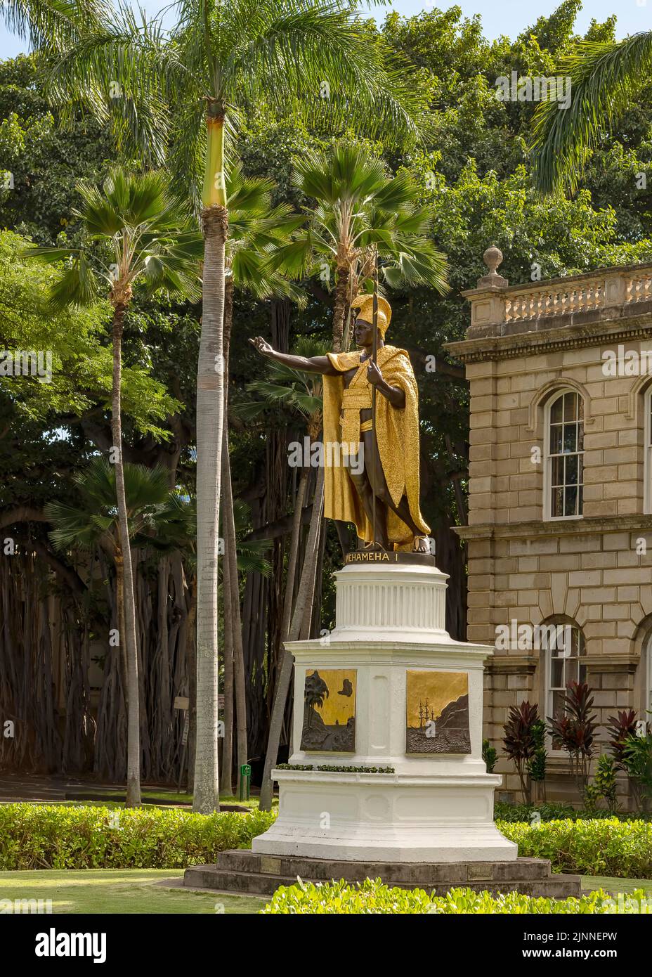Kamehameha I Statue in front of the Hawaii State Supreme Court