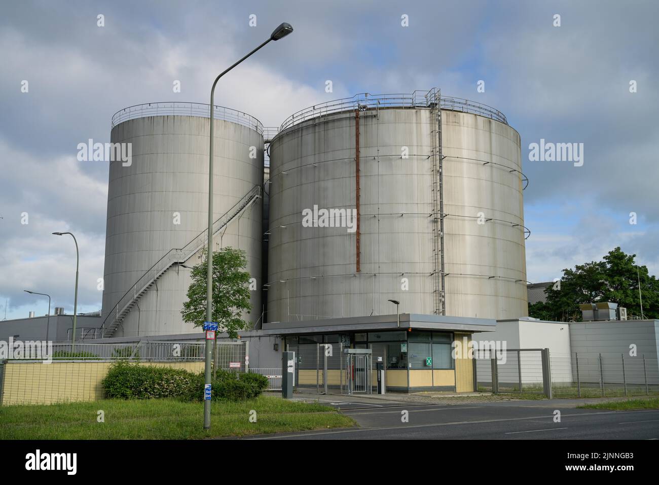 Tanks, Mainova Niederrad combined heat and power plant, Frankfurt am Main, Hesse, Germany Stock Photo