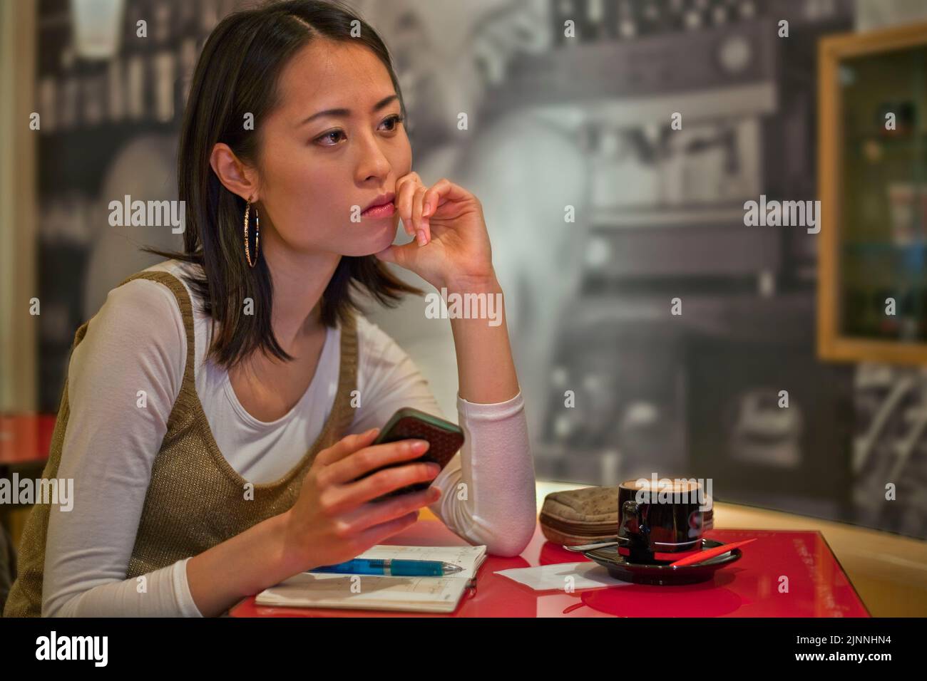 Iphone japan hi-res stock photography and images - Alamy