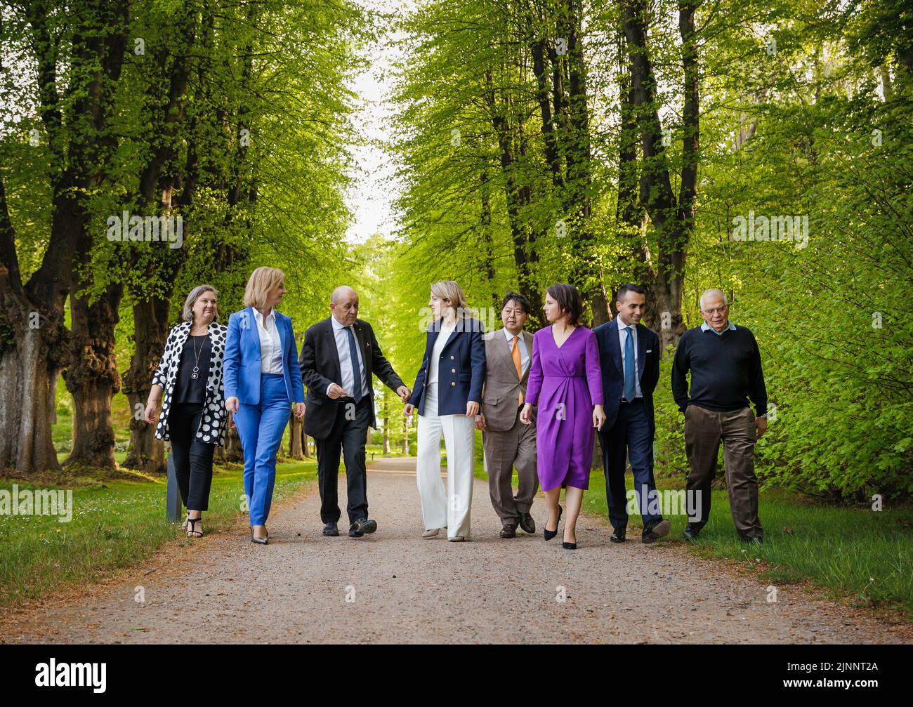 G7 foreign ministers meeting in Weissenhaus. LR Victoria Jane Nuland, Undersecretary of State, US Secretary of State, Elizabeth Truss, UK Secretary of State, Jean-Yves Le Drian, France Secretary of State, Melanie Joly, Canada Secretary of State, Yoshimasa Hayashi, Japan Secretary of State, Annalena Baerbock (Alliance 90/The Greens ), Federal Foreign Minister, Luigi Di Maio, Foreign Minister of Italy, Josep Borrell, High Representative of the EU for Foreign Affairs and Security Policy, on a joint walk to the working dinner at the beginning of the G7 Foreign Ministers' Meeting. May 12, 2022. Stock Photo