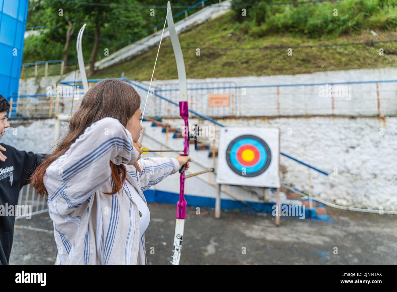Vladivostok, Russia. 13th Aug, 2022. A female athelet demonstrates archery on the Sportsman's Day of Russia in Vladivostok, Russia, Aug. 13, 2022. The Sportsman's Day of Russia falls on the second Saturday of every August. Credit: Guo Feizhou/Xinhua/Alamy Live News Stock Photo