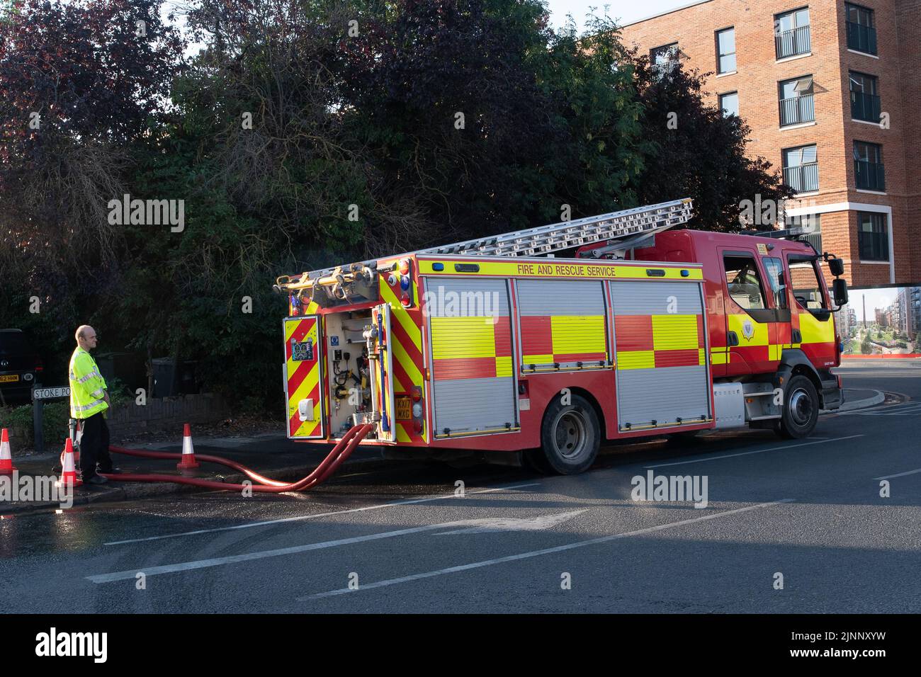 Slough, Berkshire, UK. 13th August, 2022. A fire engine draws water ...