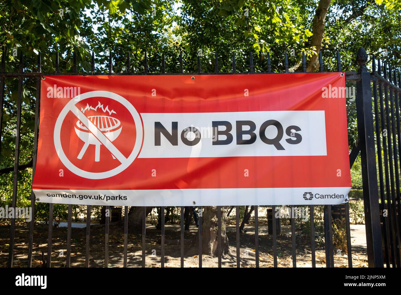 London, UK. 12th Aug, 2022. A sign titled 'No BBQs' in Lincoln Inn Fields, London as many parts of England are hit by drought conditions and wildfires. Credit: Isles Images/Alamy Live News Stock Photo