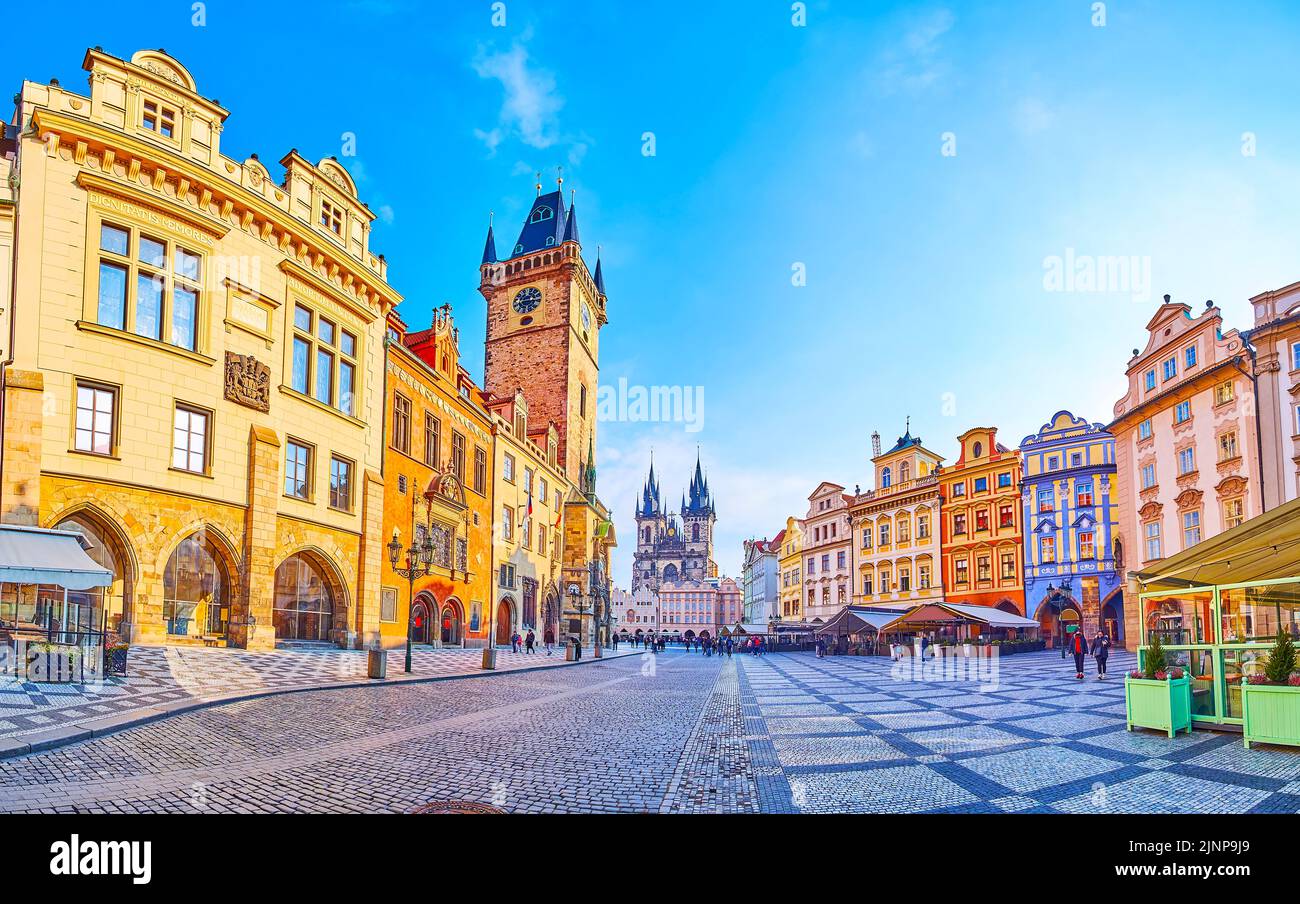 PRAGUE, CZECH REPUBLIC - MARCH 6, 2022: The Old Town Square panorama with colored townhouses, Old Town Hall and Gothic Church of Our Lady before Tyn, Stock Photo