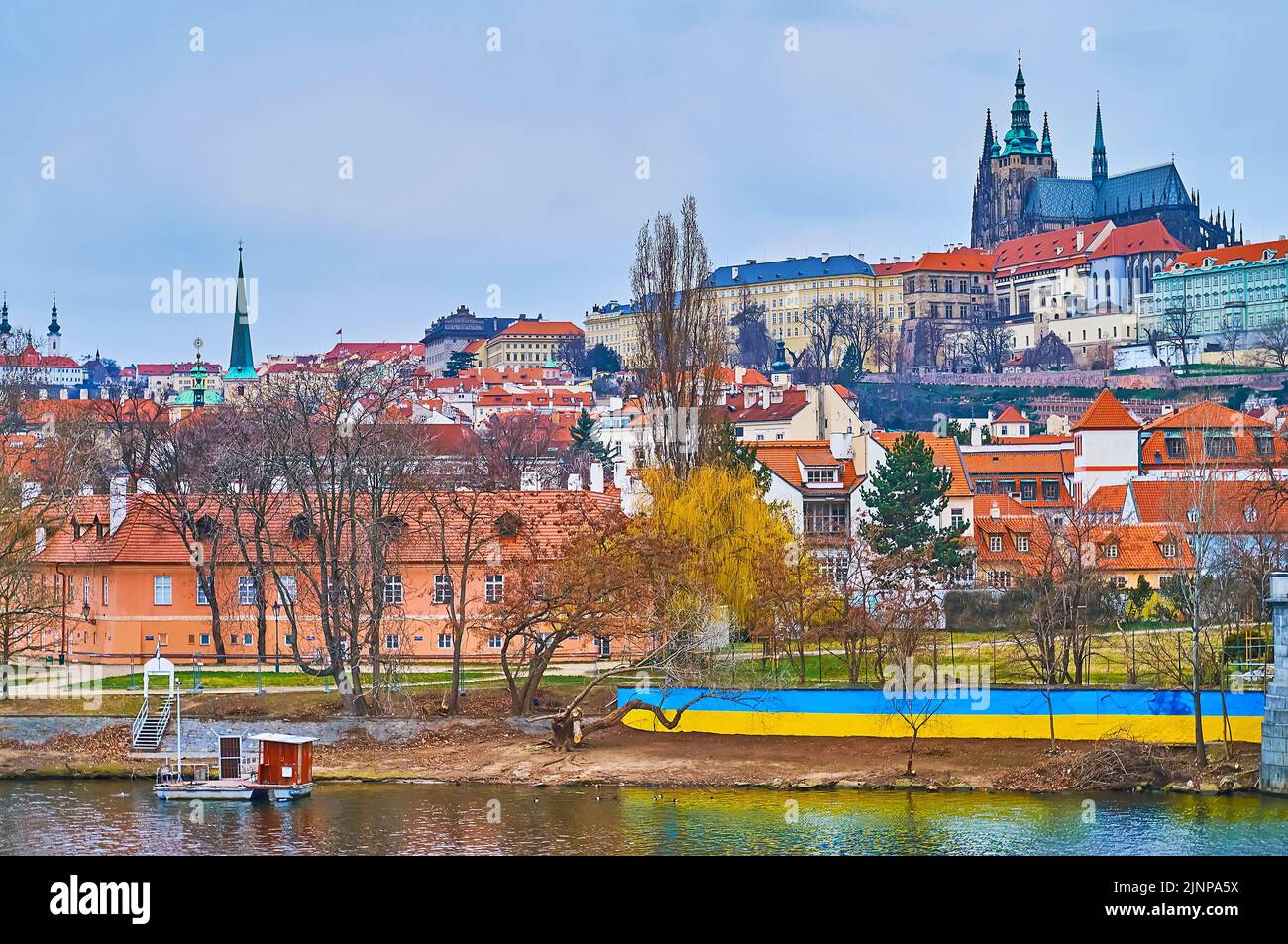 The riverside view on the housing of Lesser Quarter and the Castle Hill, topped with St Vitus Cathedral, Prague, Czech Republic Stock Photo