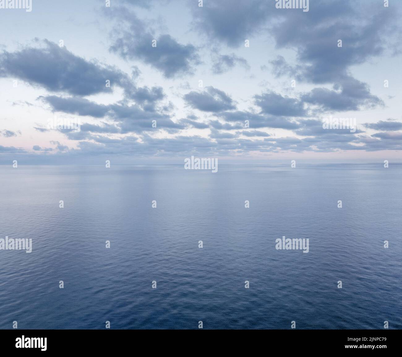 Beautiful sunrise over ocean hi-res stock photography and images - Alamy