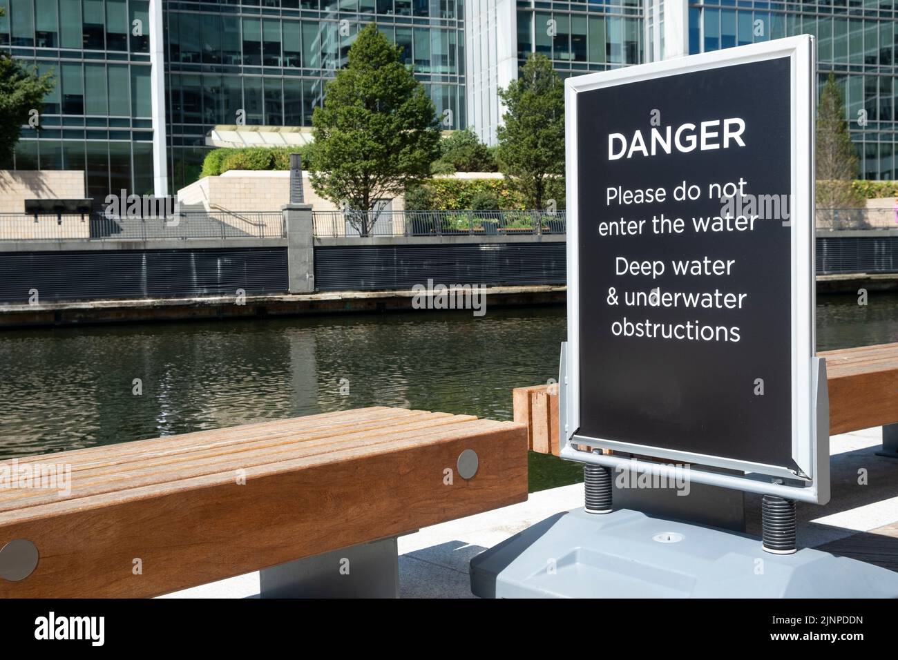 Warning sign to notify the public to take care near the edge of the